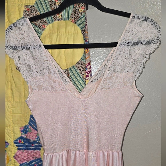 Vintage OLGA Pink 9293 Silky Nylon Nightgown Lace Bodice Small - Picture 4 of 5
